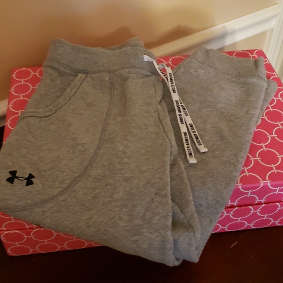 Under Armour Capri Joggers - Picture 2 of 2